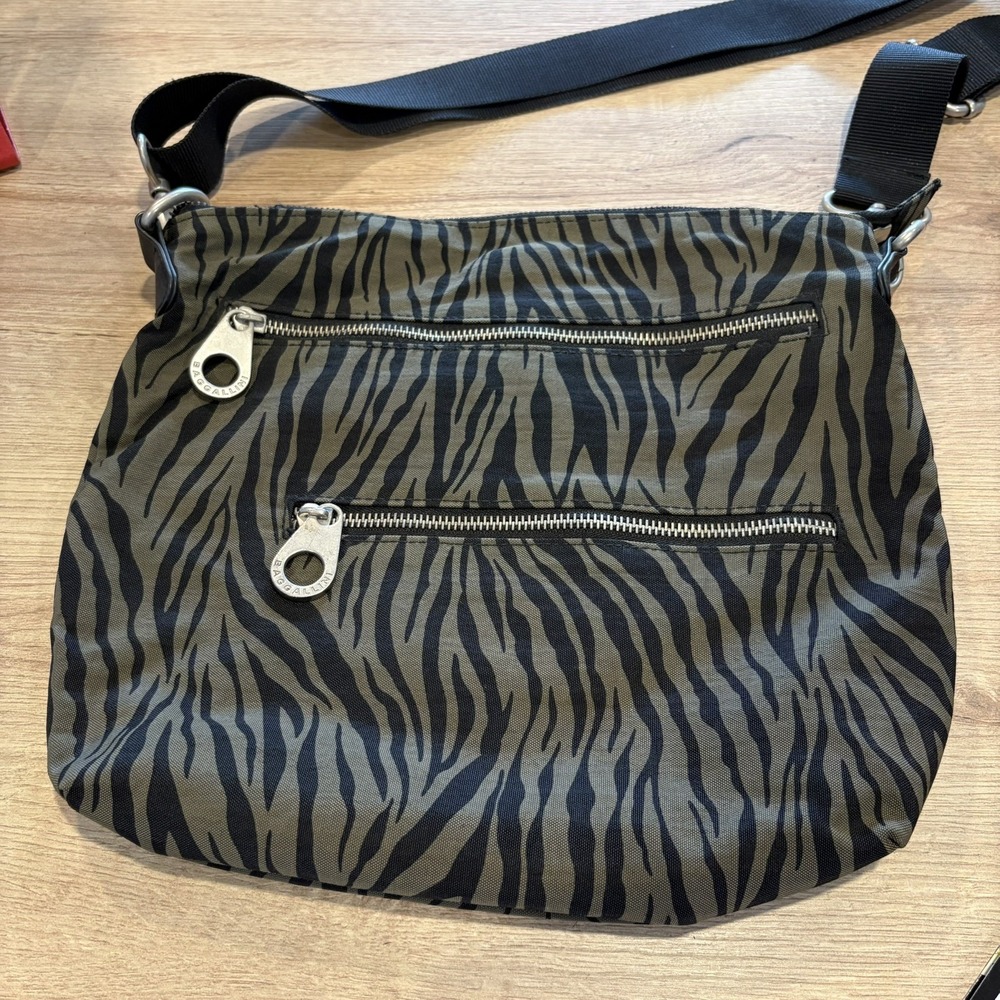 baggallini New Yorker Bagg Two-Zipper Front Crossbody Green/Black travel